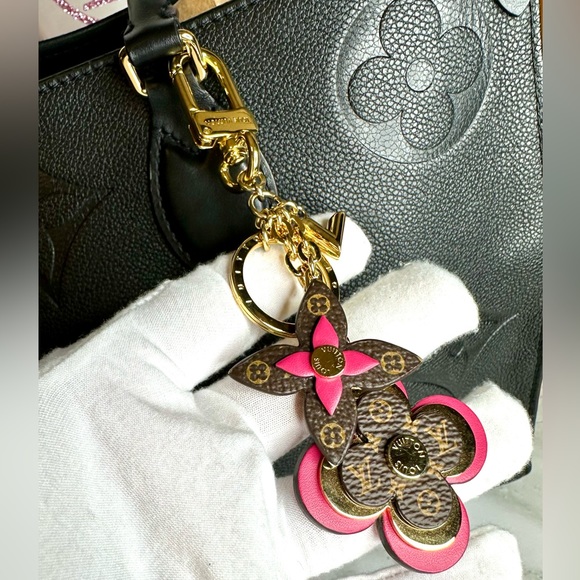 EUC Louis Vuitton Porto Cle Blooming Flower Key Chain Bag Charm - Picture 10 of 16